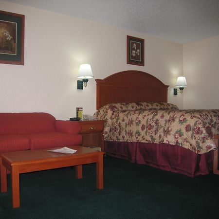 Americas Best Value Inn Lubbock East Номер фото