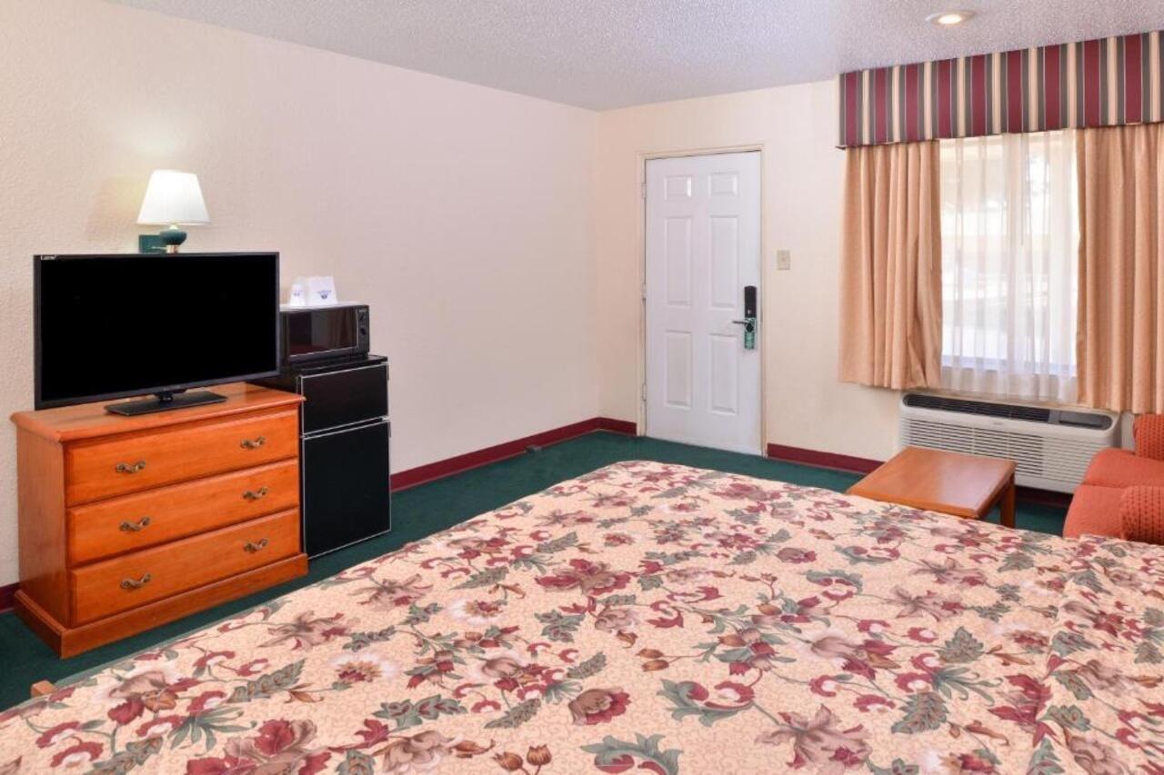 Americas Best Value Inn Lubbock East Экстерьер фото