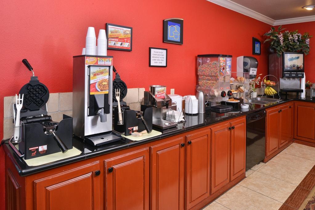 Americas Best Value Inn Lubbock East Ресторан фото