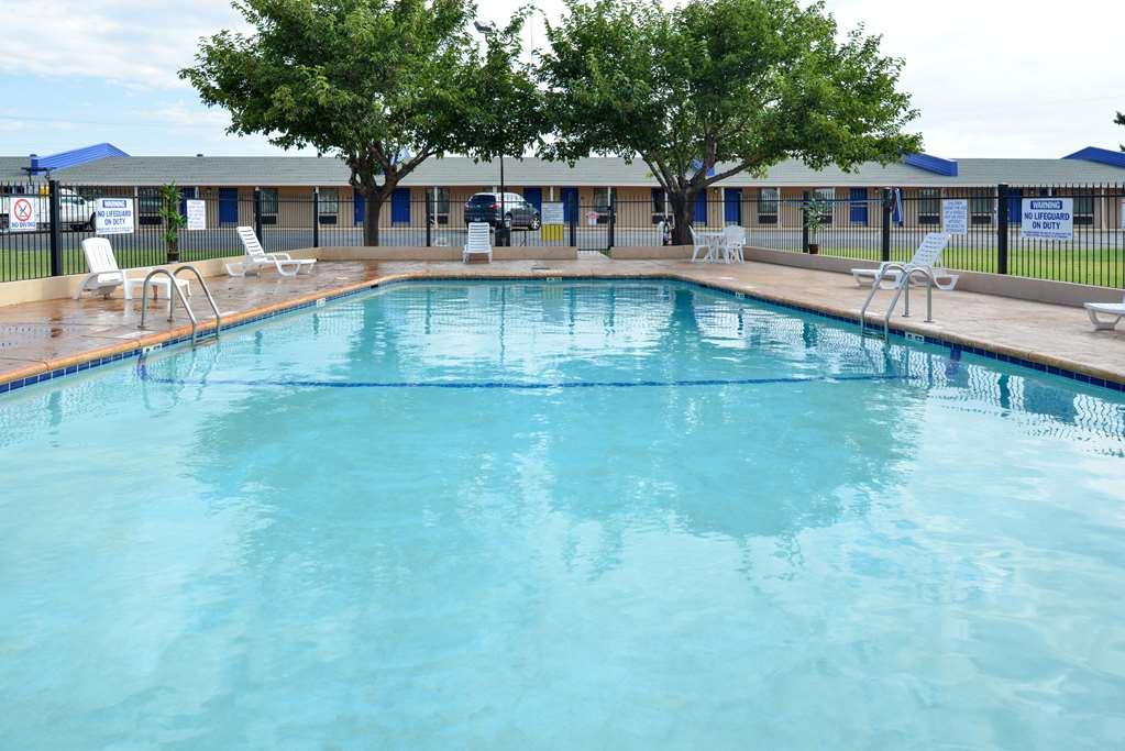 Americas Best Value Inn Lubbock East Удобства фото