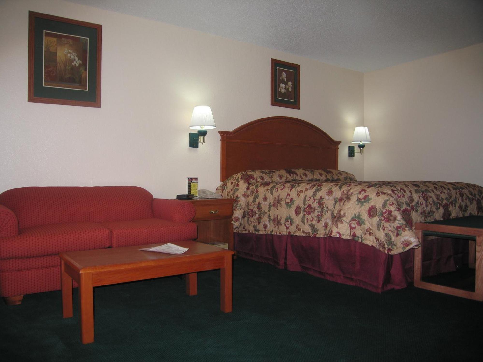 Americas Best Value Inn Lubbock East Номер фото