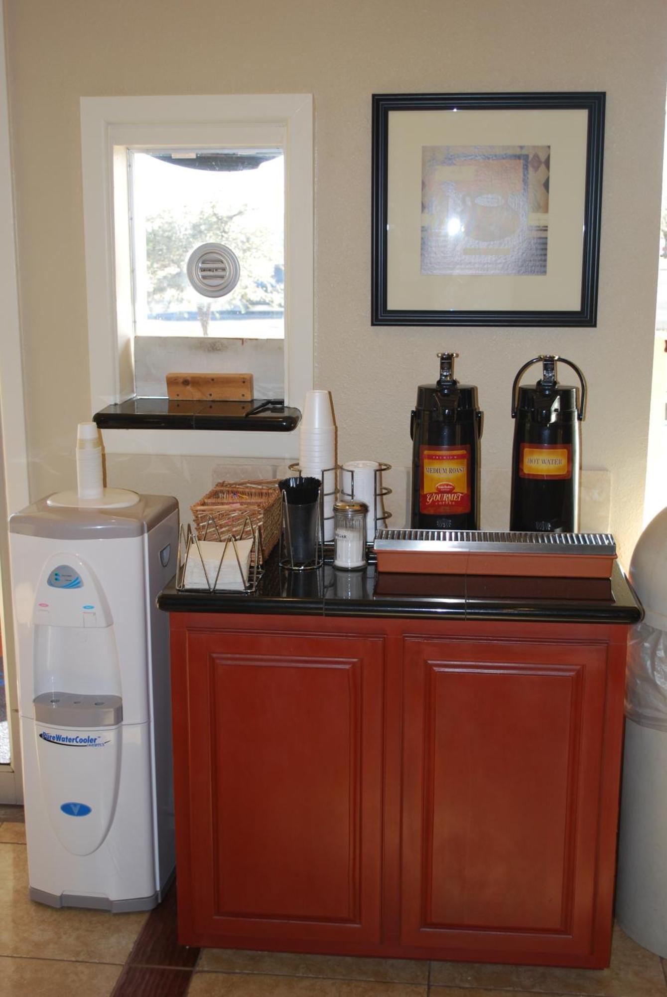 Americas Best Value Inn Lubbock East Экстерьер фото