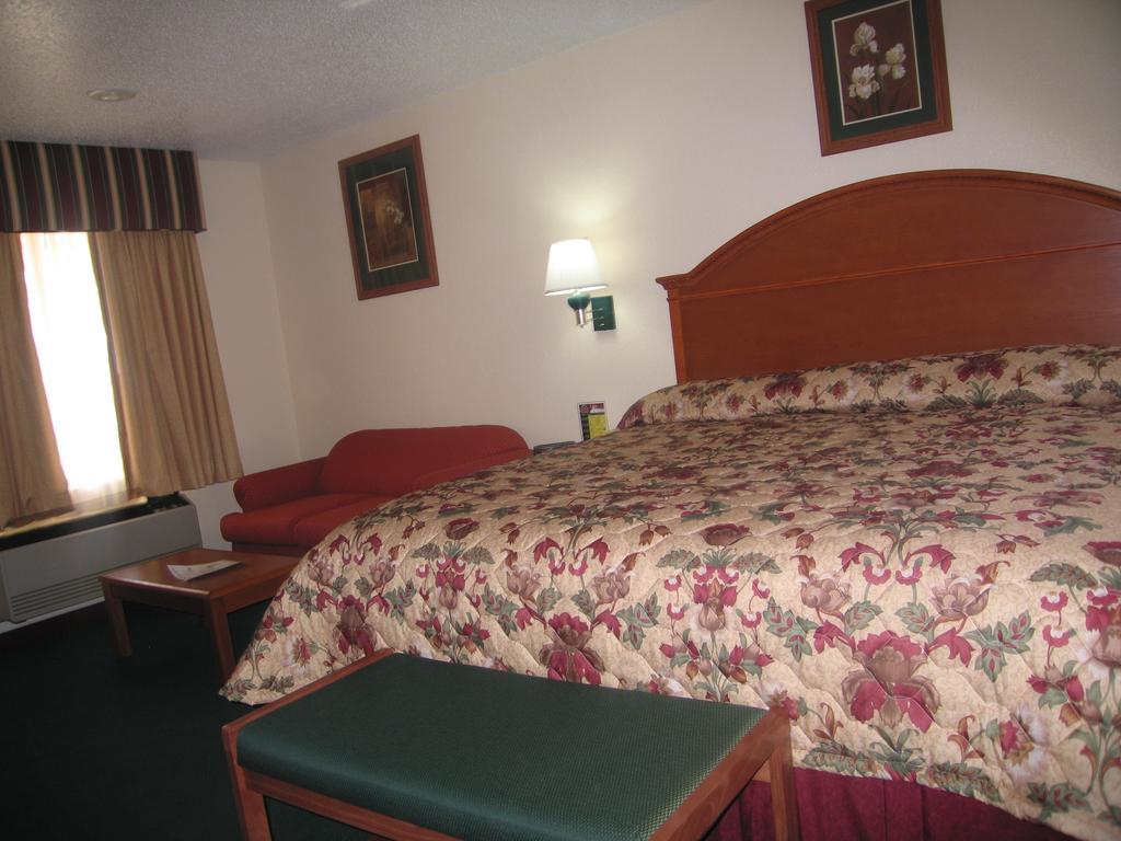 Americas Best Value Inn Lubbock East Экстерьер фото