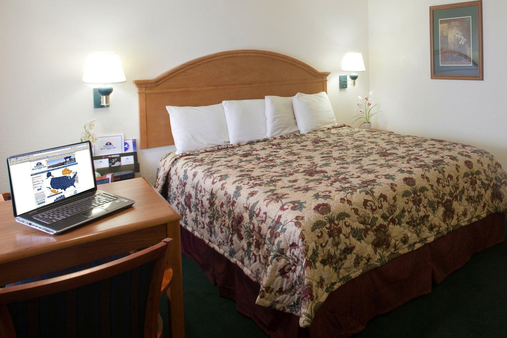 Americas Best Value Inn Lubbock East Экстерьер фото
