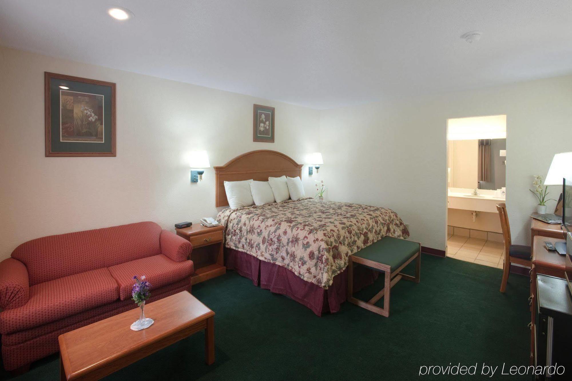 Americas Best Value Inn Lubbock East Экстерьер фото