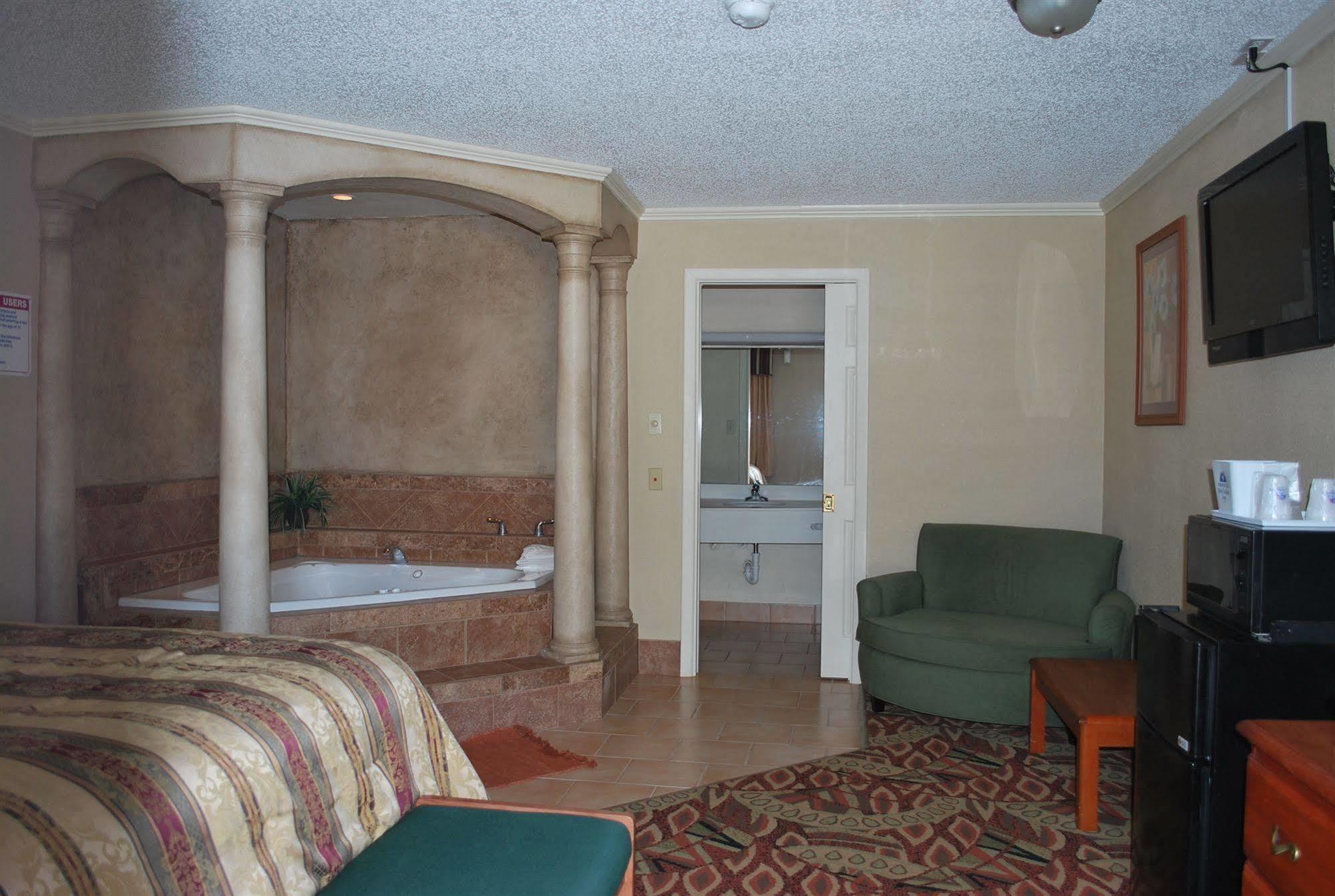 Americas Best Value Inn Lubbock East Экстерьер фото