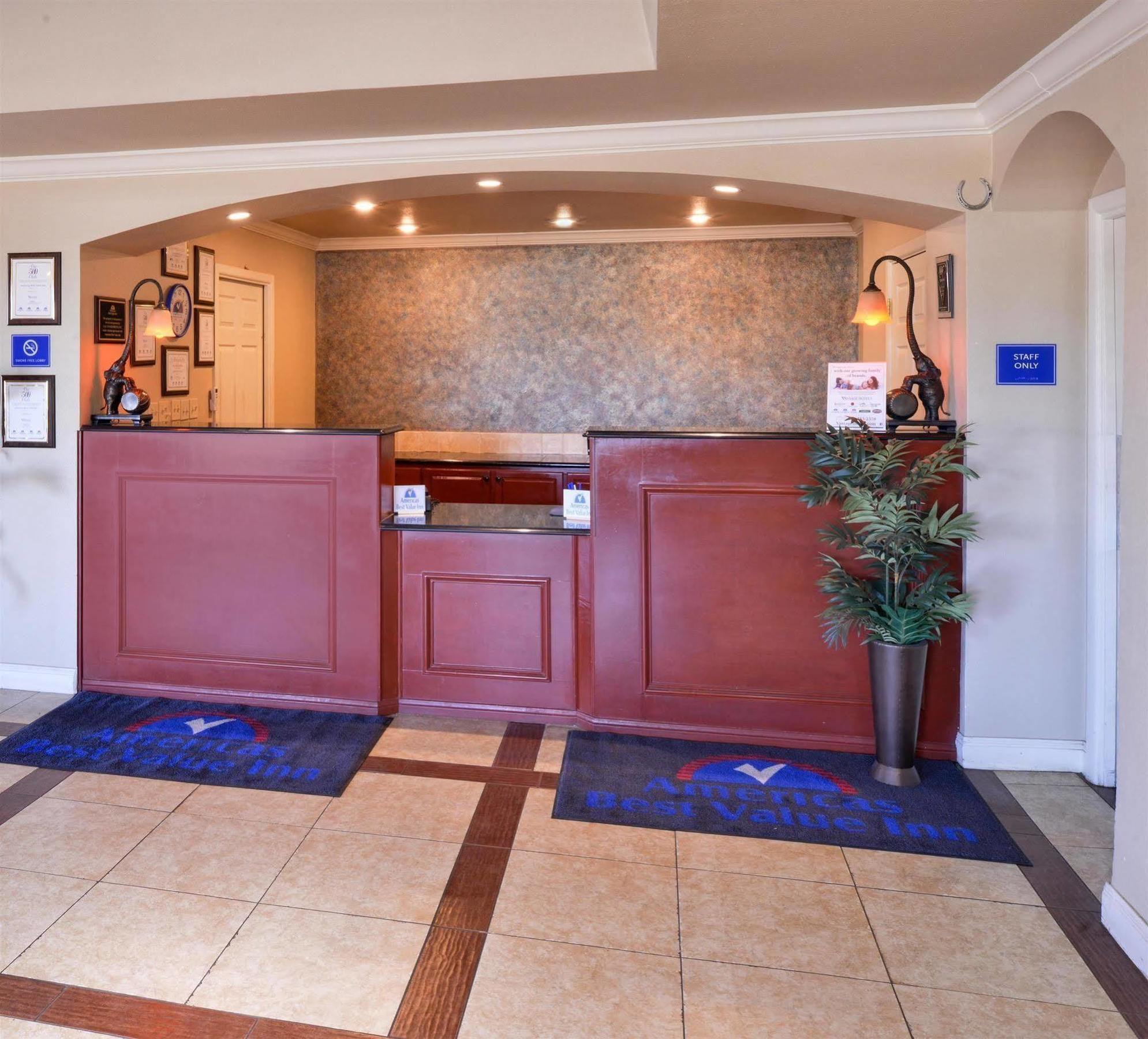 Americas Best Value Inn Lubbock East Экстерьер фото