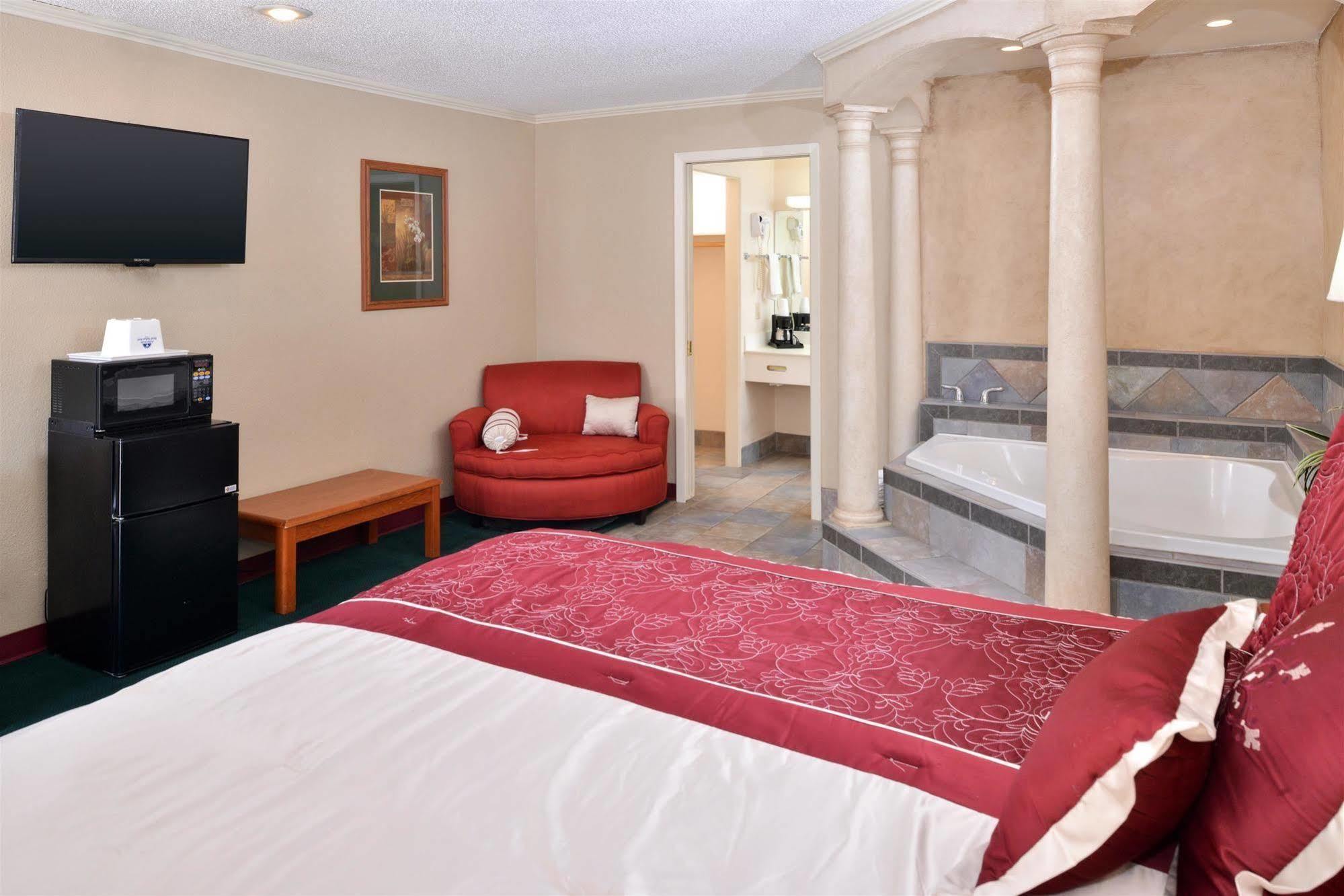 Americas Best Value Inn Lubbock East Экстерьер фото