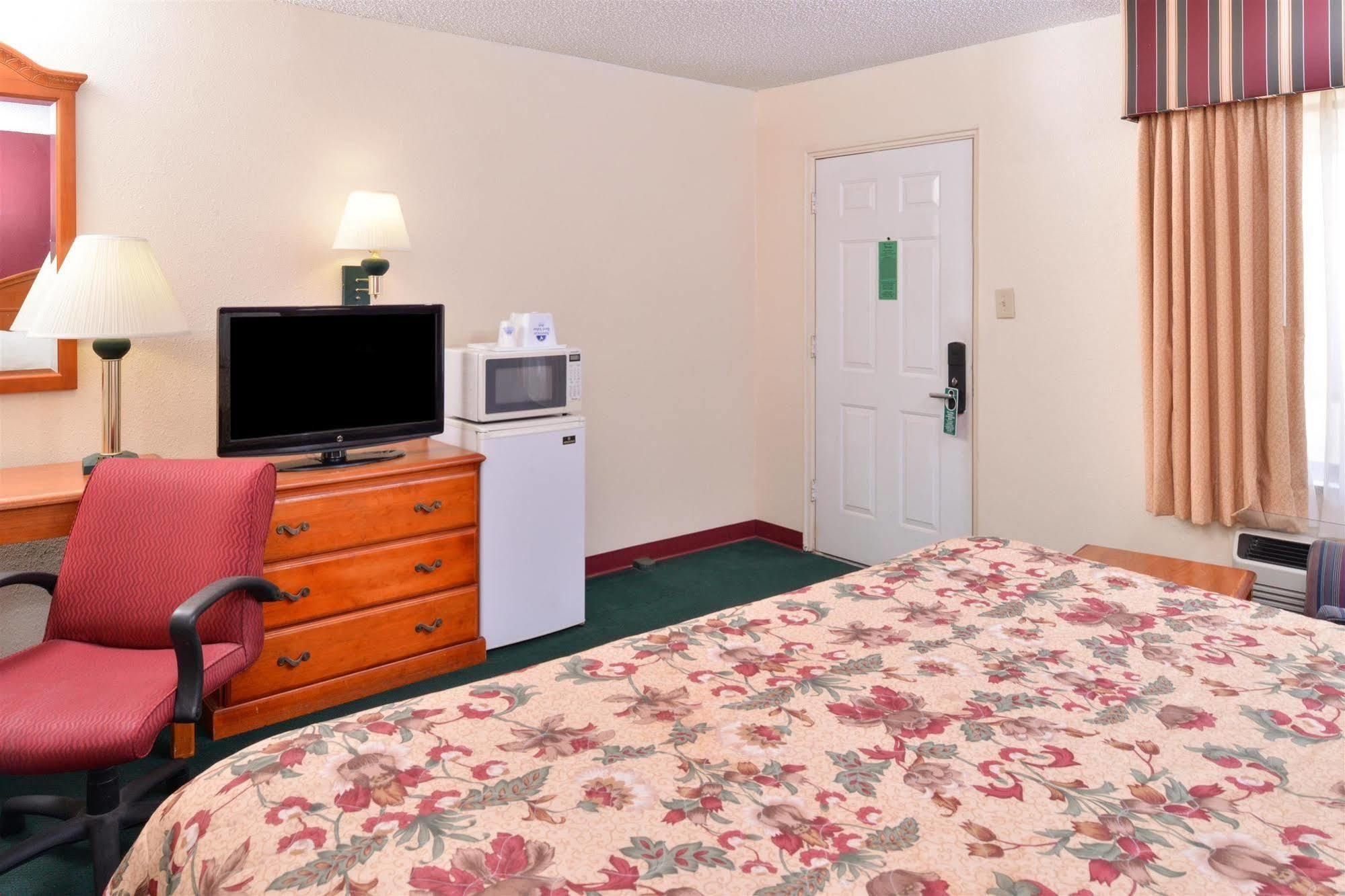 Americas Best Value Inn Lubbock East Экстерьер фото