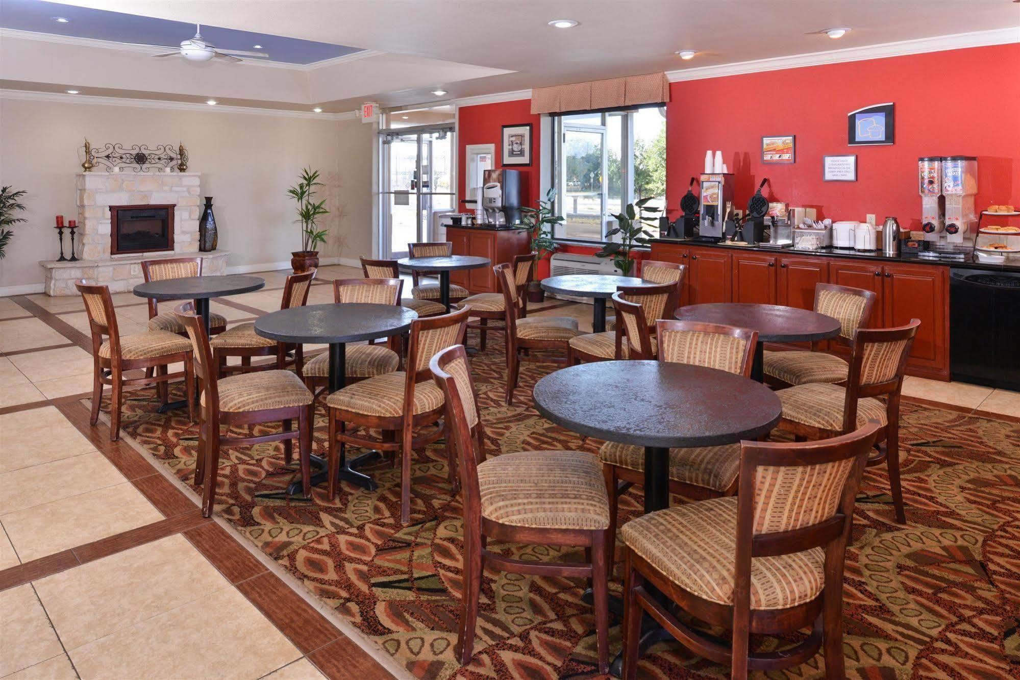Americas Best Value Inn Lubbock East Экстерьер фото
