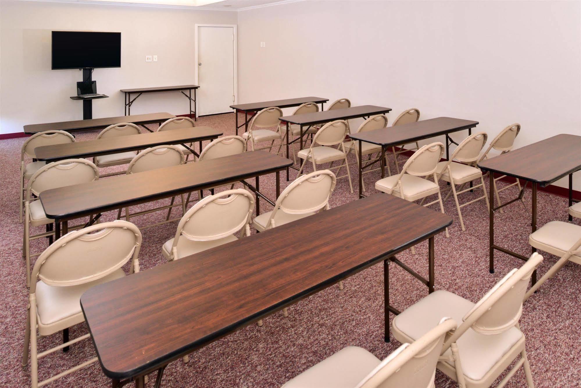 Americas Best Value Inn Lubbock East Экстерьер фото