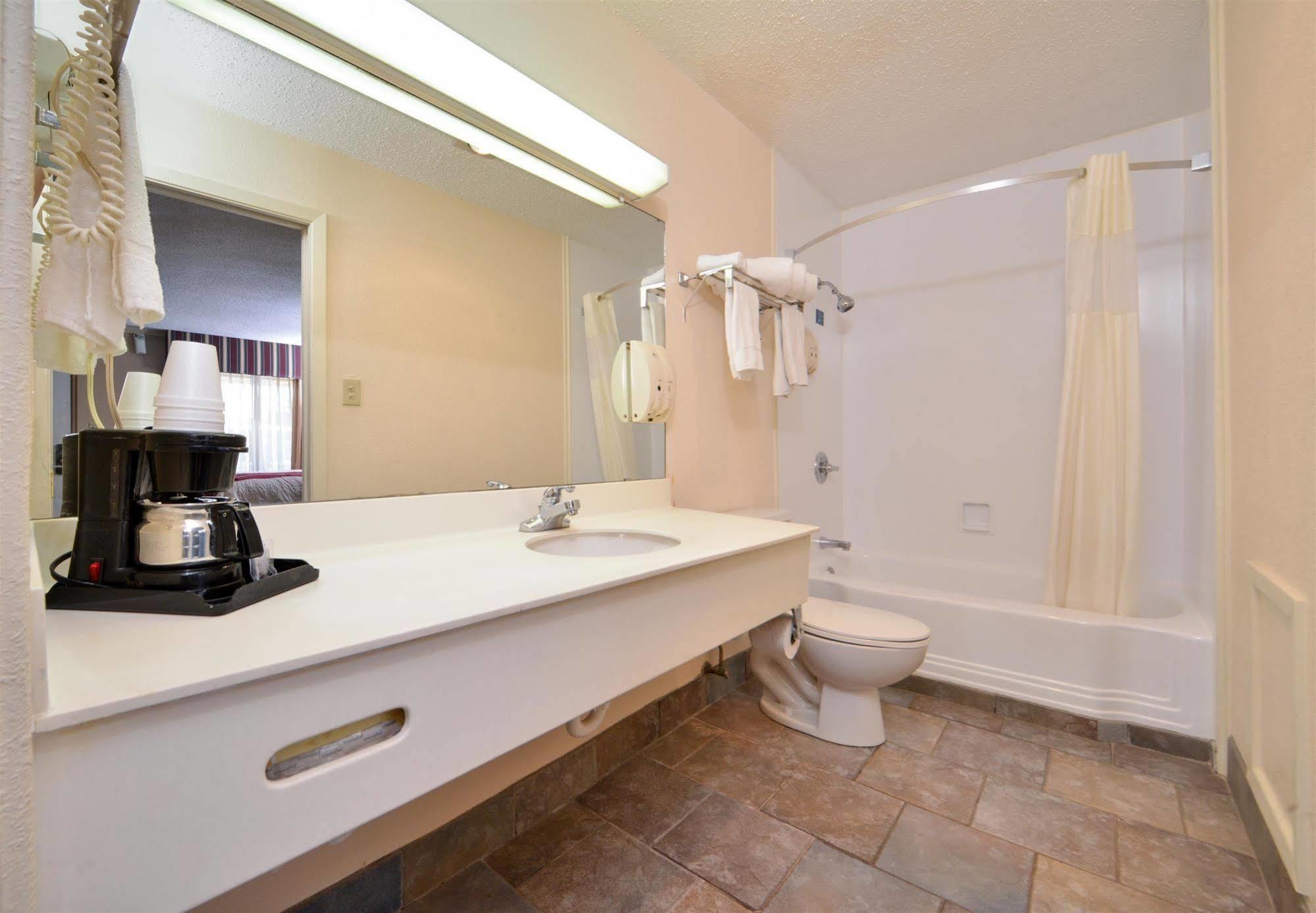 Americas Best Value Inn Lubbock East Экстерьер фото